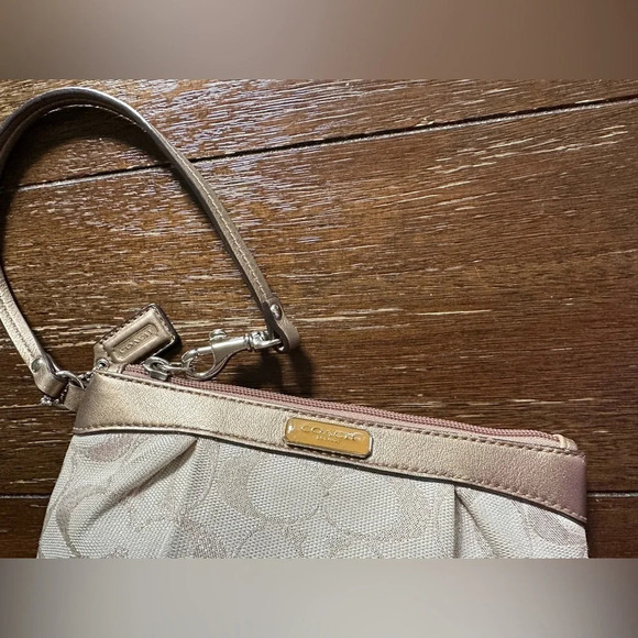 Coach signature logo wrislet - Picture 4 of 11